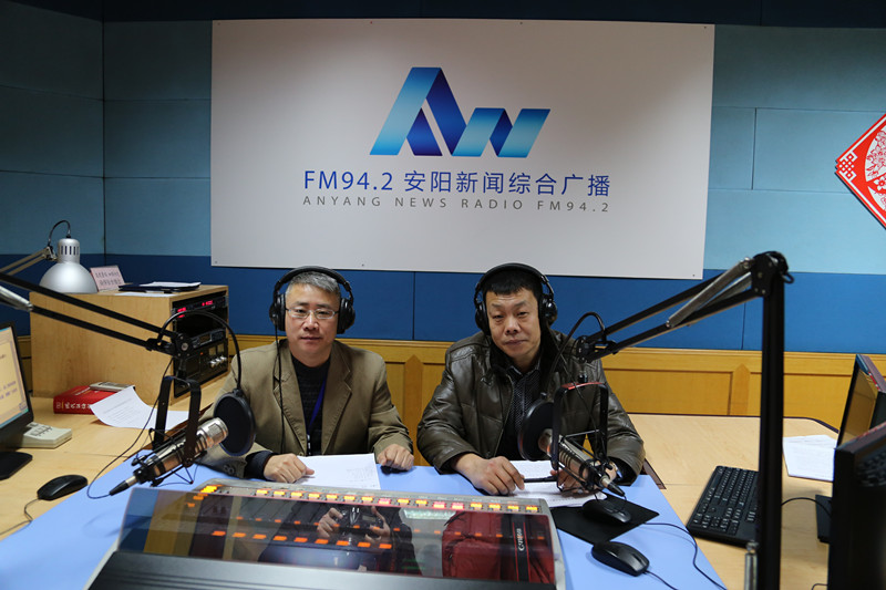 益和熱力公司董事長(zhǎng)、總經(jīng)理?xiàng)钣婪逶谖沂芯W(wǎng)上市民之家與廣大用戶群眾及網(wǎng)友進(jìn)行了在線交流溝通