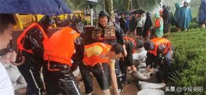 安陽(yáng)益和熱力集團(tuán)30人搶險(xiǎn)隊(duì)逆流而上，奮戰(zhàn)在抗洪一線(xiàn)